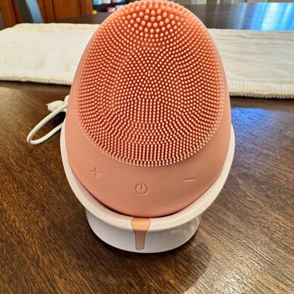 Fancii Isla Sonic Face Cleansing Waterproof Rechargeable Brush - Picture 1 of 3
